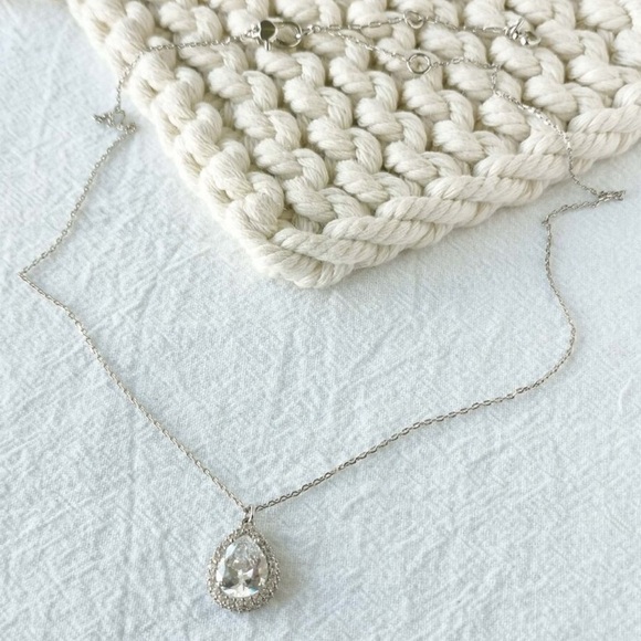 KATE SPADE • Silver Brilliant Statements Crystal Halo Pendant - Picture 5 of 5